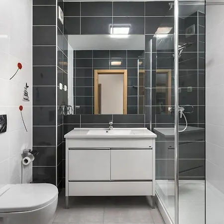 Contemporary 4 Bedroom In Vale De Parra