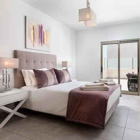 Contemporary 4 Bedroom In Vale De Parra Apartmán *