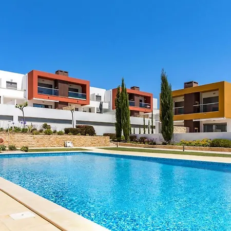 Contemporary 4 Bedroom In Vale De Parra Апартаменты