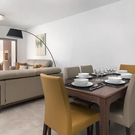 Contemporary 4 Bedroom In Vale De Parra Gale (Albufeira)