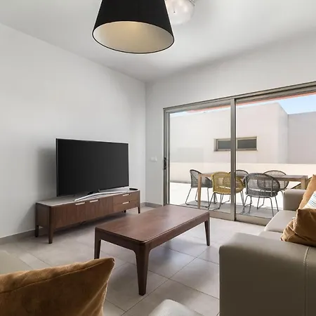 Contemporary 4 Bedroom In Vale De Parra