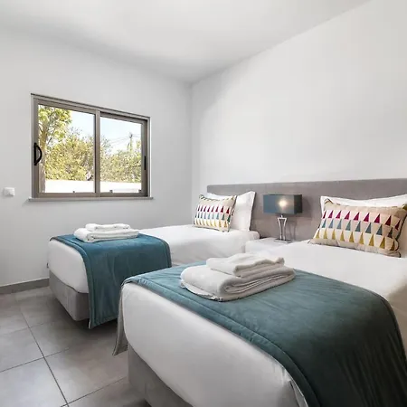 Апартаменты Contemporary 4 Bedroom In Vale De Parra *